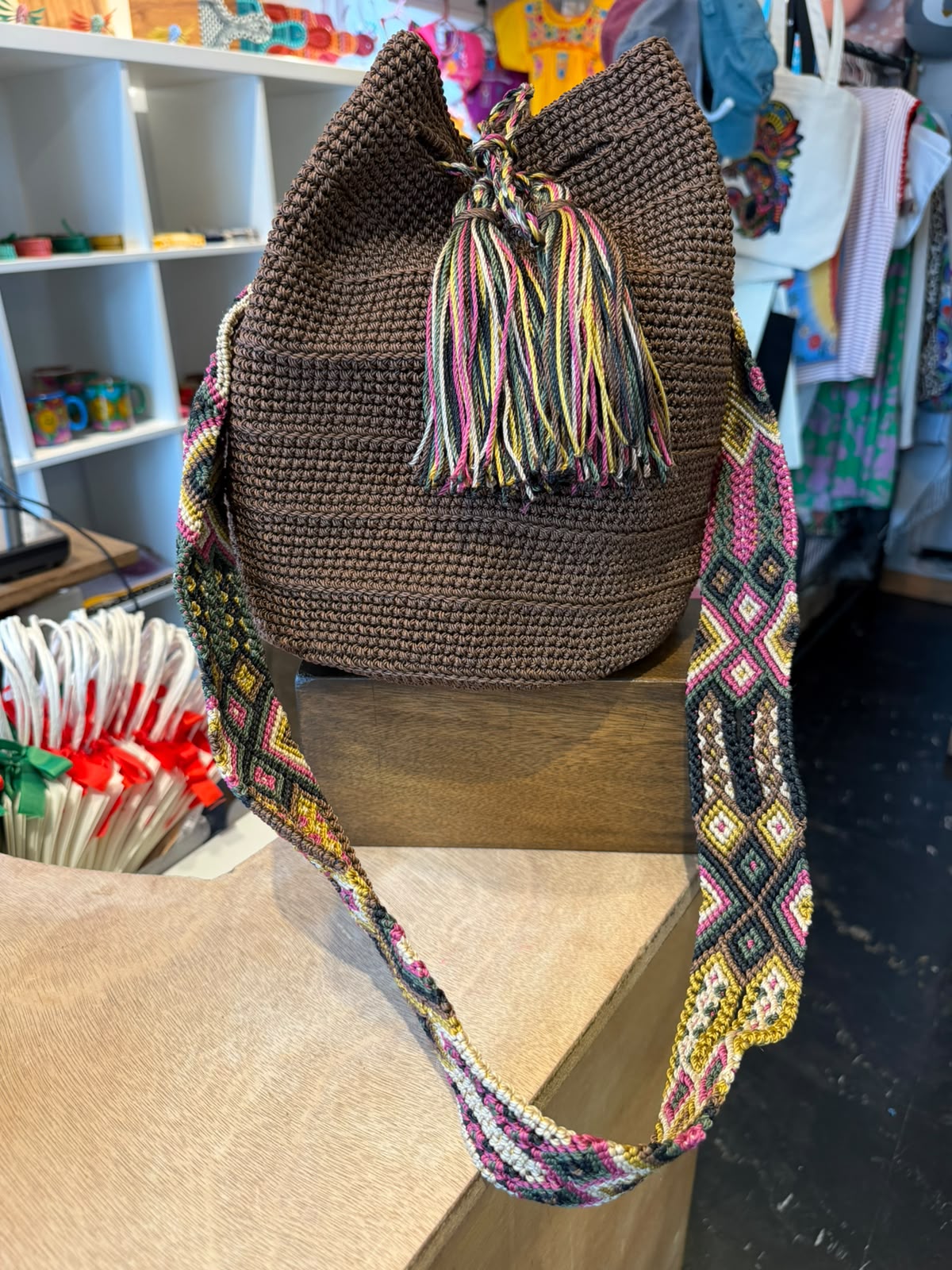Bolsa Wayuu tejida · Tipo costal · color café