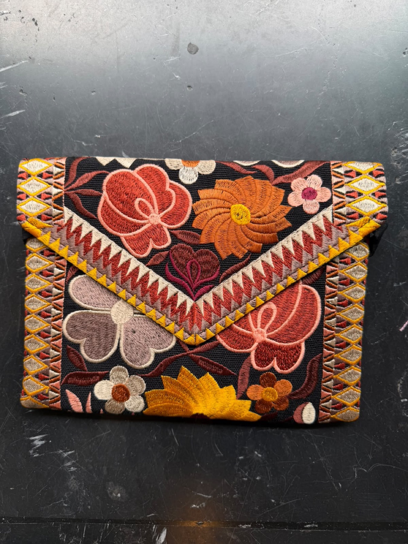 Bolsa cartera Yucatán bordada · Color y bordado según foto