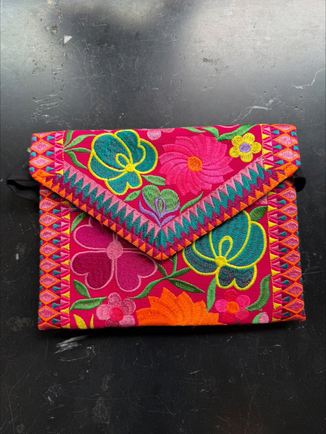 Bolsa cartera Yucatán bordada · Color y bordado según foto