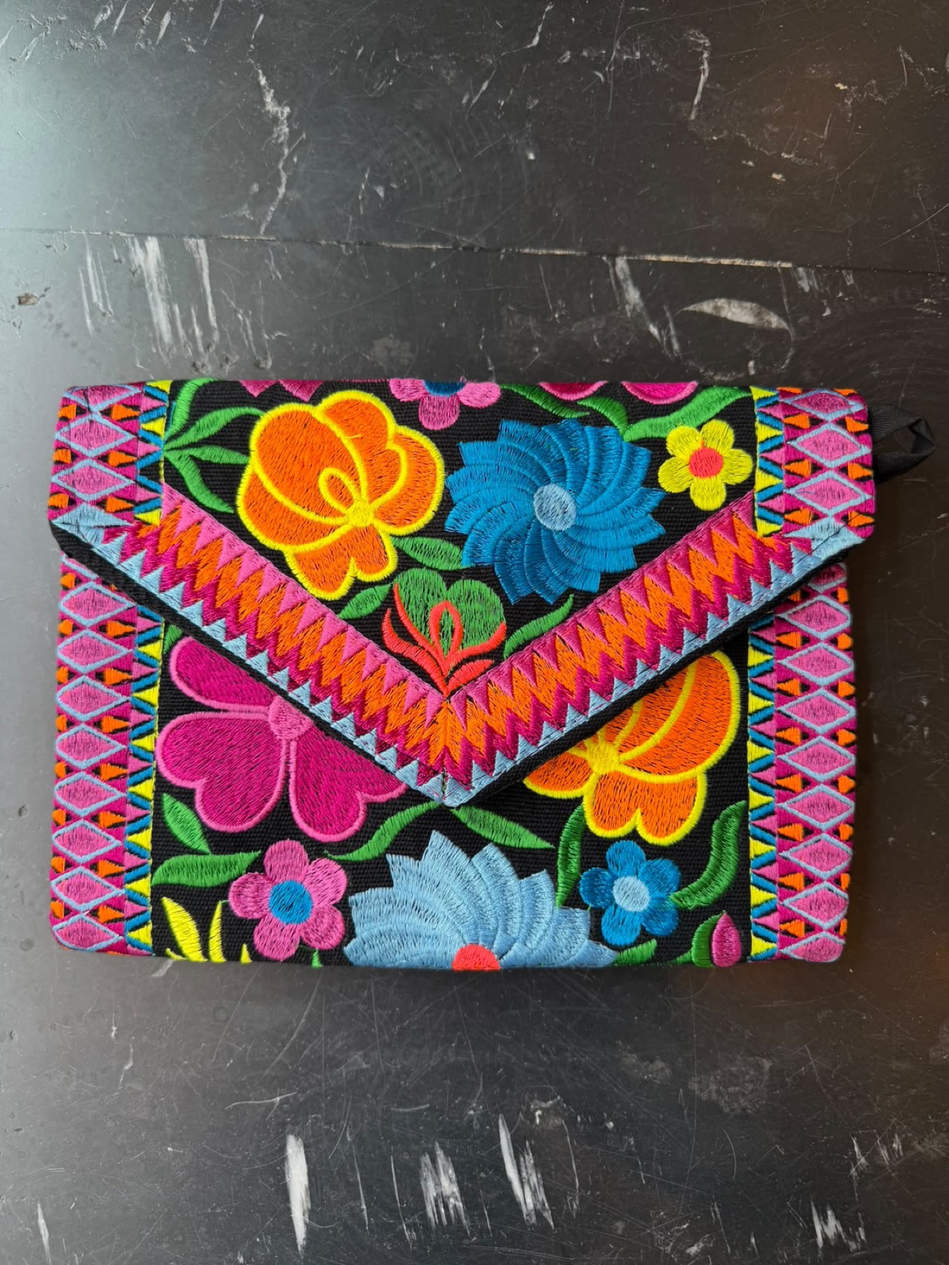 Bolsa cartera Yucatán bordada · Color y bordado según foto