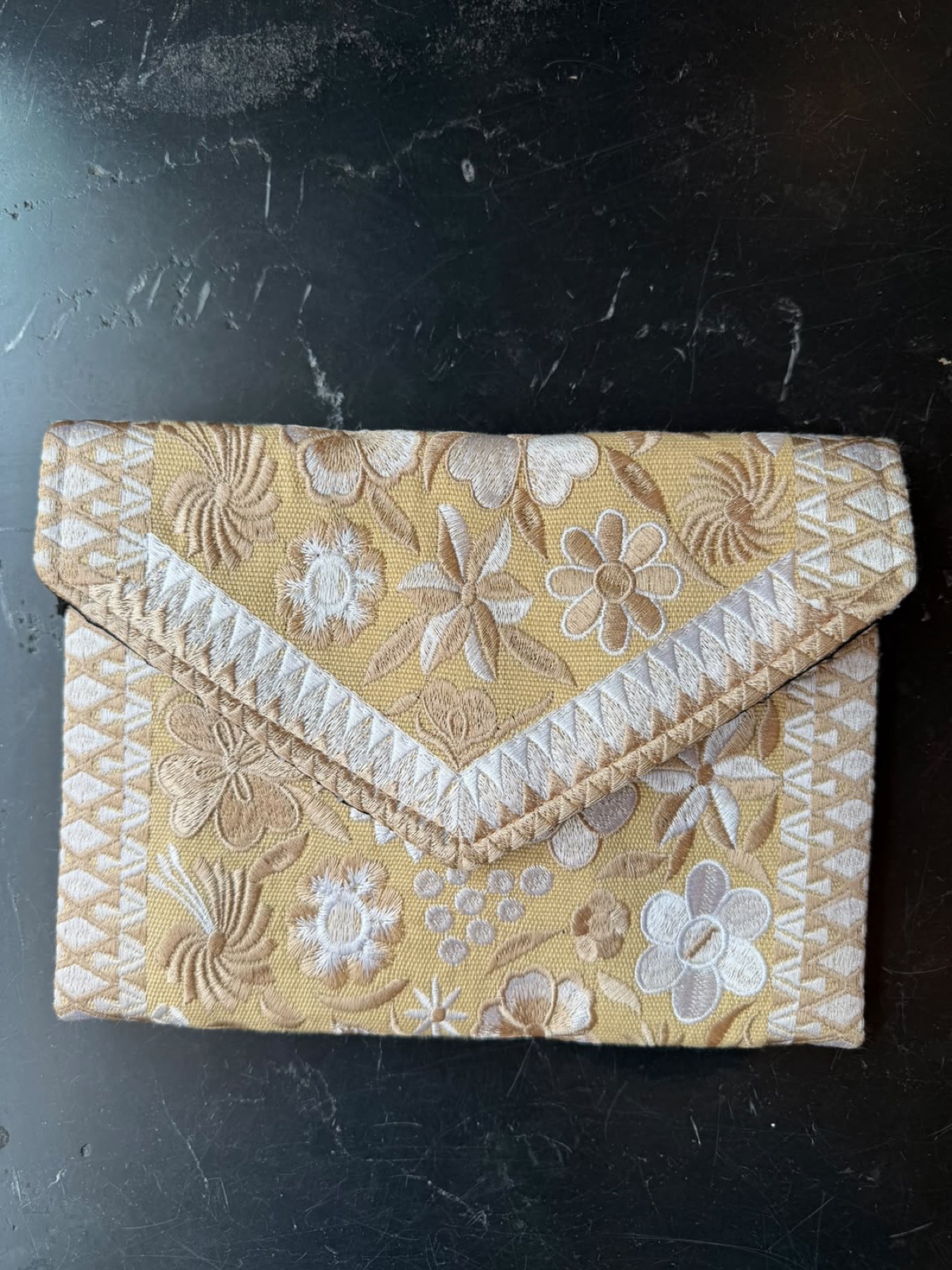 Bolsa cartera Yucatán bordada · Color y bordado según foto