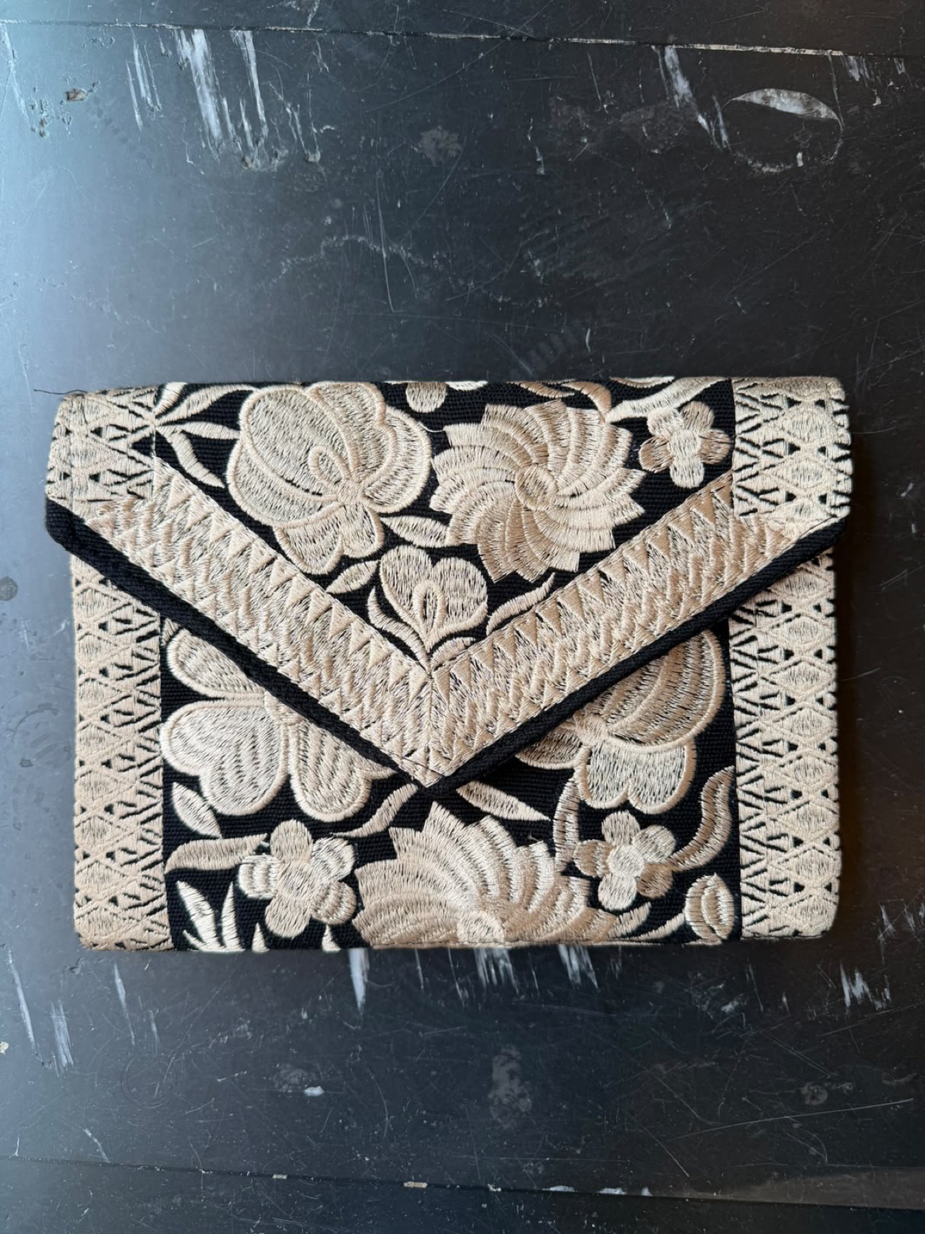 Bolsa cartera Yucatán bordada · Color y bordado según foto