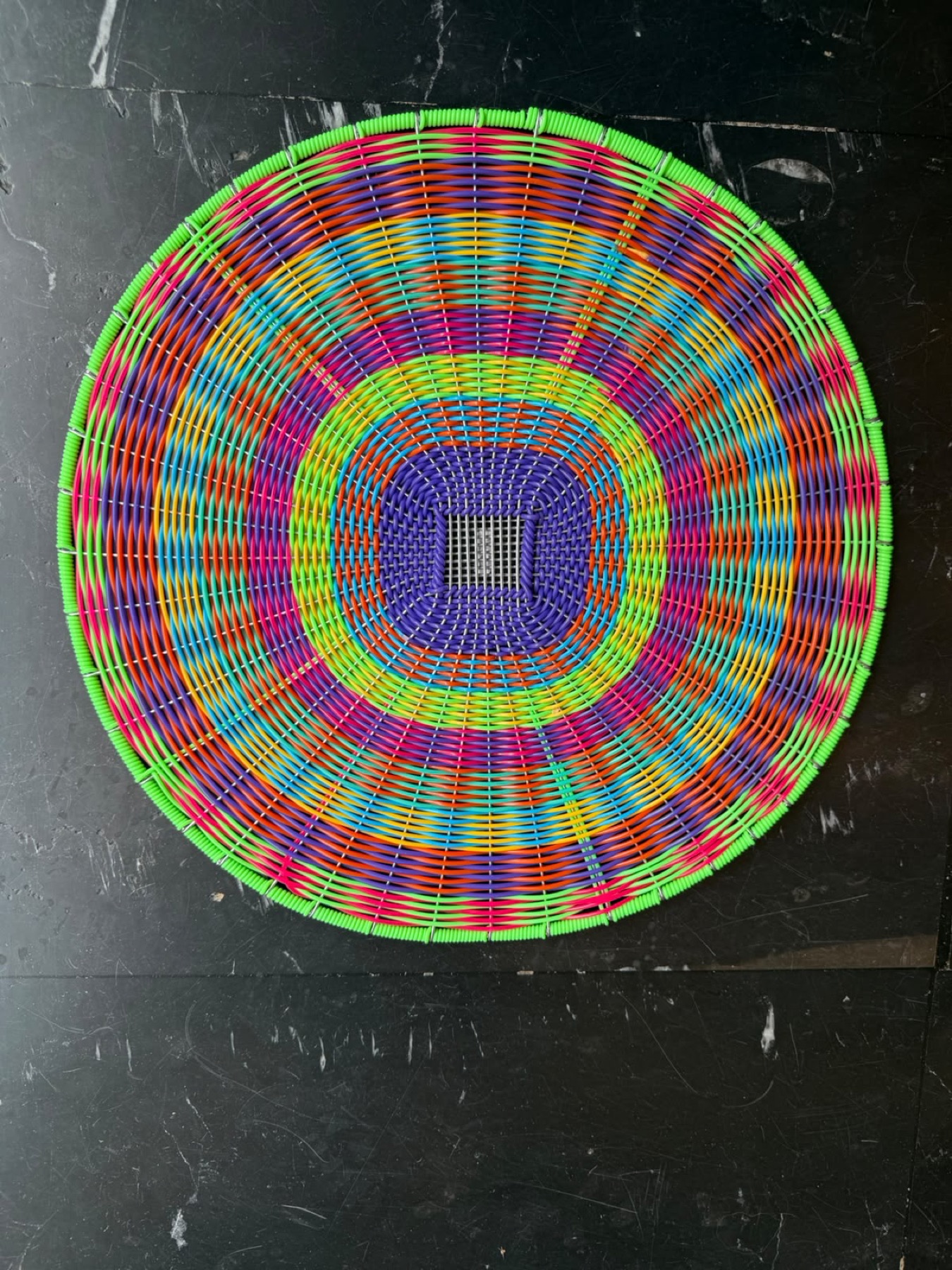 Portaplatos individual · 38 cms de diámetro · los colores pueden variar