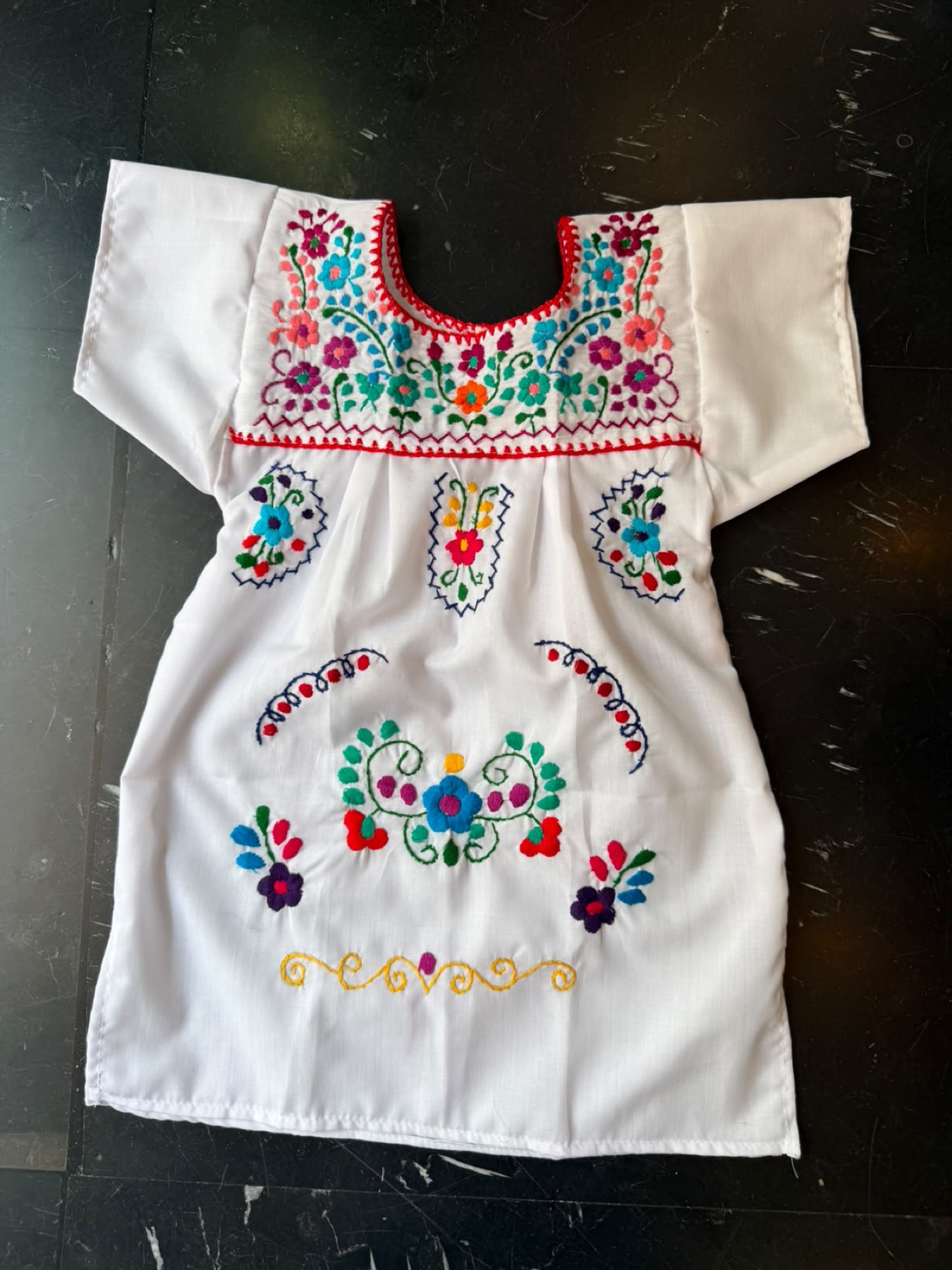 Vestido niña bordado · Tallas disponibles: 1, 2, 3, 4, 6, 8, 10 y 12 · Color: según foto