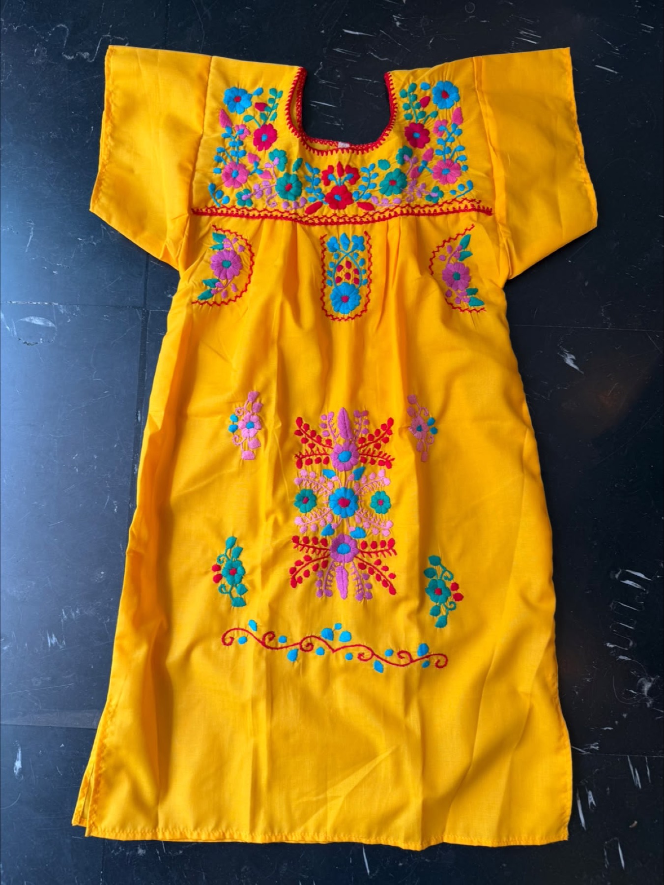 Vestido niña bordado · Tallas disponibles: 1, 2, 3, 4, 6, 8, 10 y 12 · Color: según foto