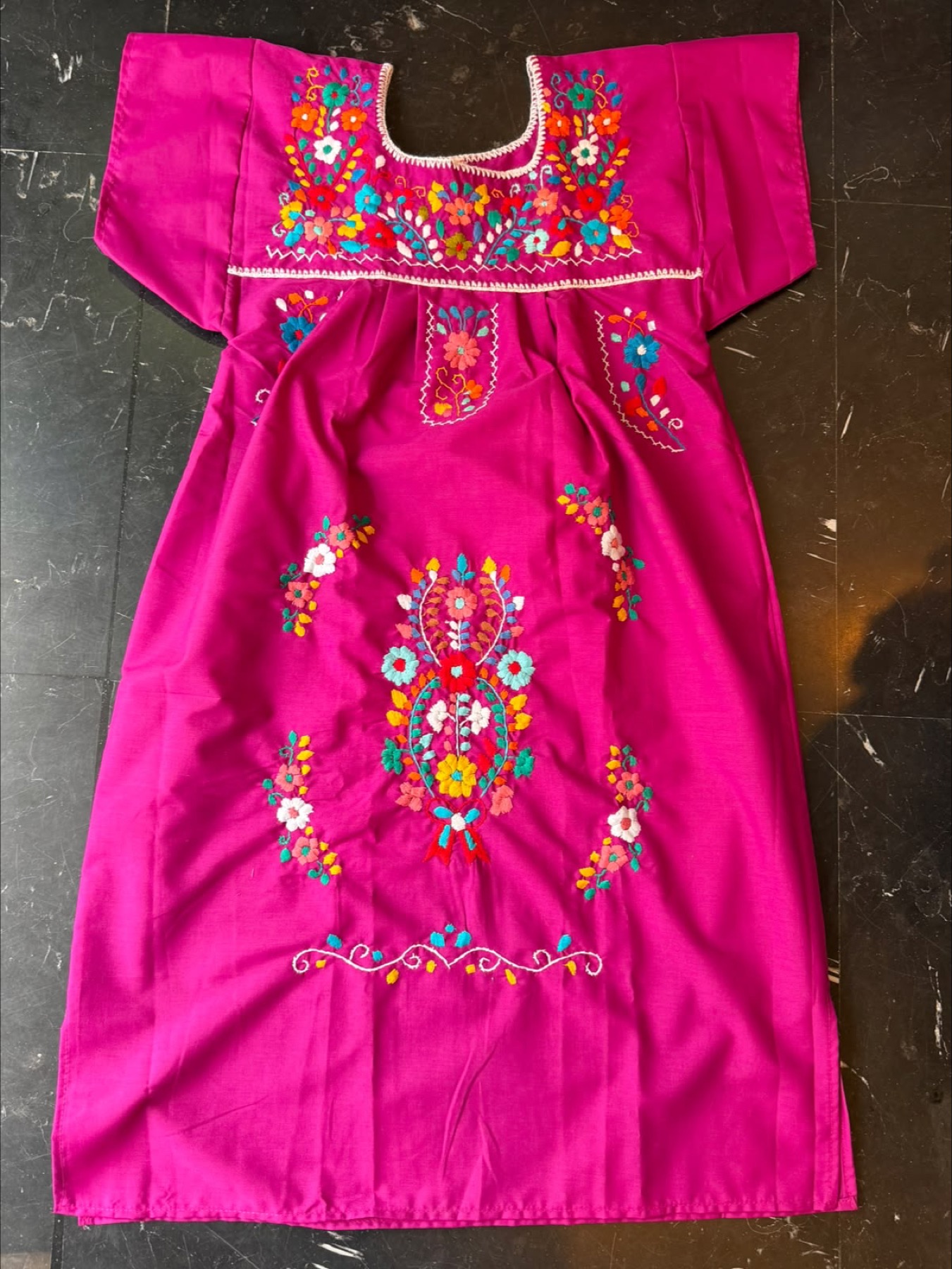 Vestido niña bordado · Tallas disponibles: 1, 2, 3, 4, 6, 8, 10 y 12 · Color: según foto