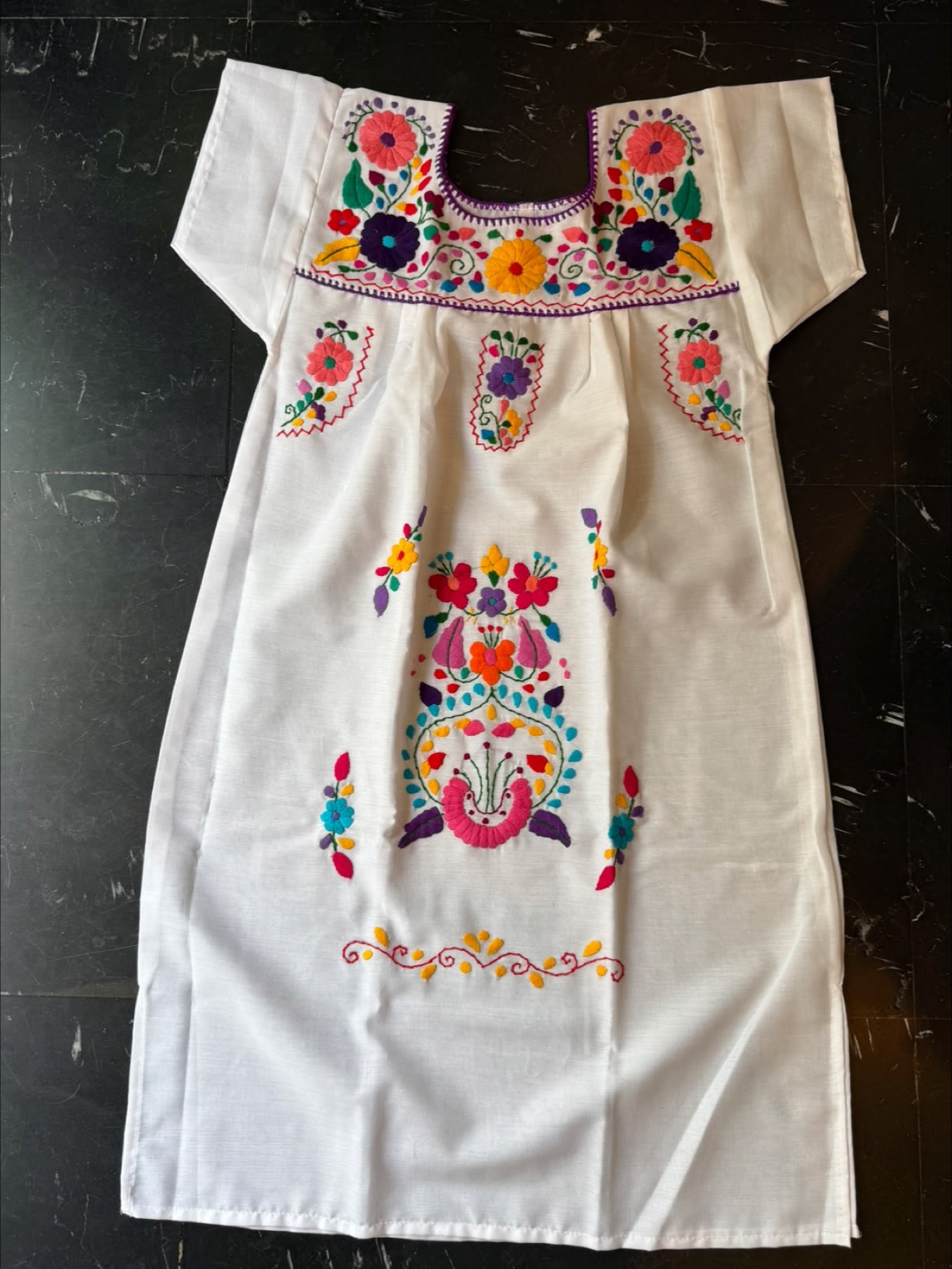 Vestido niña bordado · Tallas disponibles: 1, 2, 3, 4, 6, 8, 10 y 12 · Color: según foto